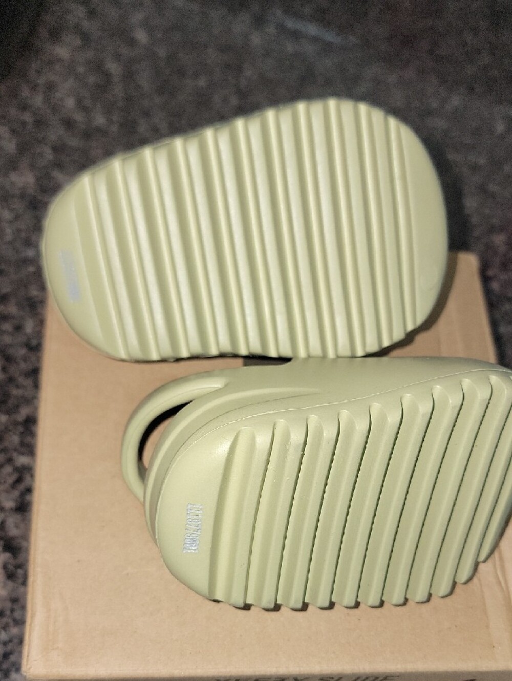 Adidas Infant Yeezy Slide Size 4k - Picture 8 of 15